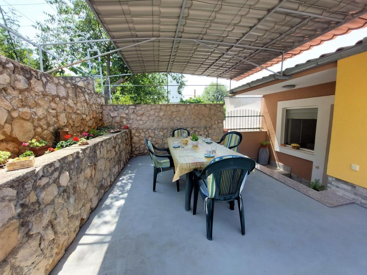 Holiday Home Oliva Bilice Kültér fotó